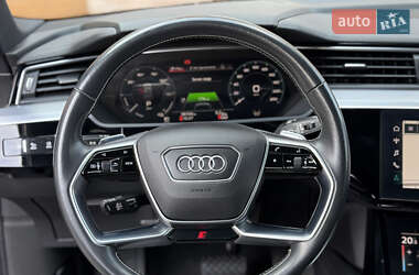 Внедорожник / Кроссовер Audi e-tron 2020 в 
