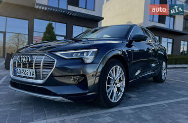 Внедорожник / Кроссовер Audi e-tron 2022 в 