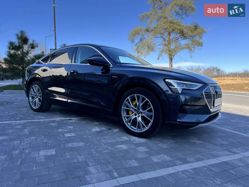 Внедорожник / Кроссовер Audi e-tron 2022 в Ужгороде