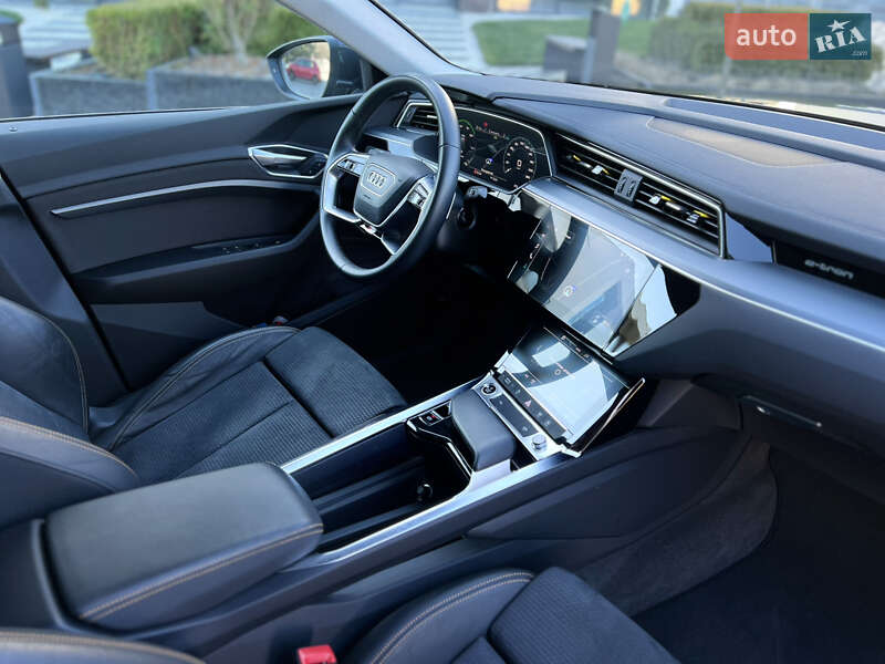 Внедорожник / Кроссовер Audi e-tron 2022 в Ужгороде