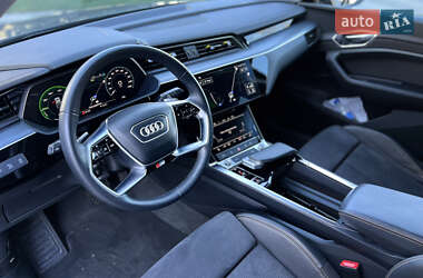 Внедорожник / Кроссовер Audi e-tron 2022 в 