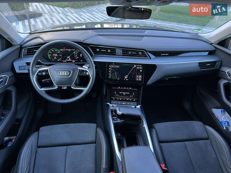 Внедорожник / Кроссовер Audi e-tron 2022 в Ужгороде