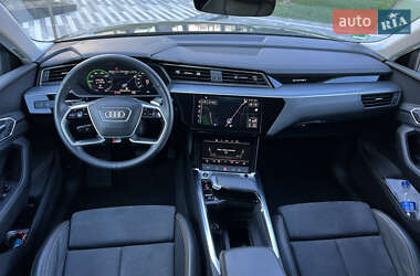 Внедорожник / Кроссовер Audi e-tron 2022 в 