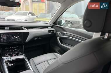 Внедорожник / Кроссовер Audi e-tron 2022 в 