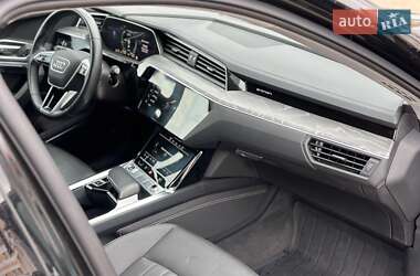 Внедорожник / Кроссовер Audi e-tron 2022 в 