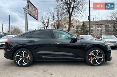 Внедорожник / Кроссовер Audi e-tron 2022 в 
