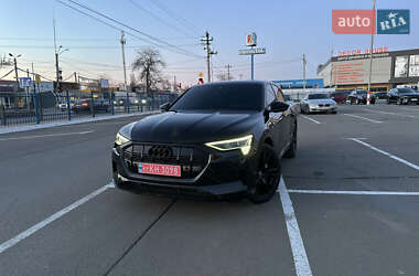 Внедорожник / Кроссовер Audi e-tron 2020 в 