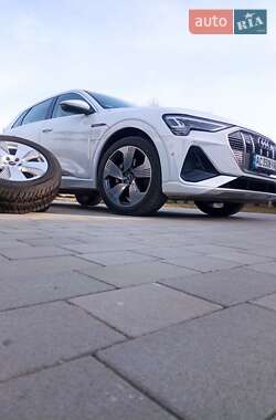 Внедорожник / Кроссовер Audi e-tron 2020 в 