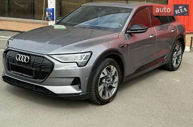 Внедорожник / Кроссовер Audi e-tron 2020 в 