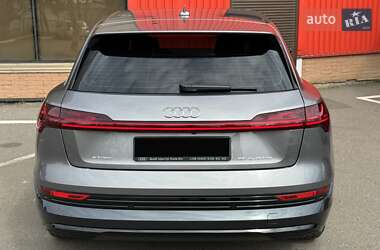 Внедорожник / Кроссовер Audi e-tron 2020 в 