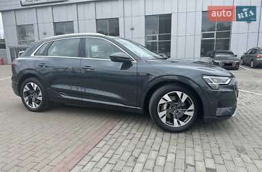 Внедорожник / Кроссовер Audi e-tron 2021 в 
