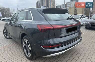 Внедорожник / Кроссовер Audi e-tron 2021 в 
