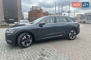 Внедорожник / Кроссовер Audi e-tron 2021 в 