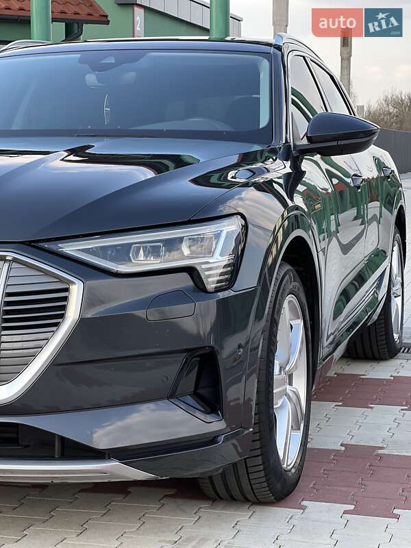 Внедорожник / Кроссовер Audi e-tron 2019 в Киеве