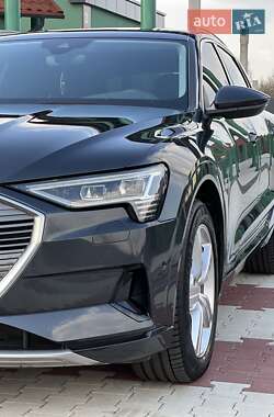 Внедорожник / Кроссовер Audi e-tron 2019 в 
