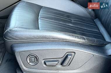 Внедорожник / Кроссовер Audi e-tron 2019 в 