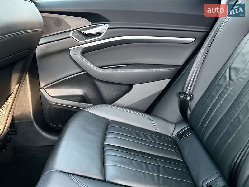 Внедорожник / Кроссовер Audi e-tron 2019 в Киеве