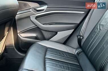 Внедорожник / Кроссовер Audi e-tron 2019 в 