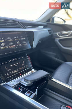 Внедорожник / Кроссовер Audi e-tron 2020 в 