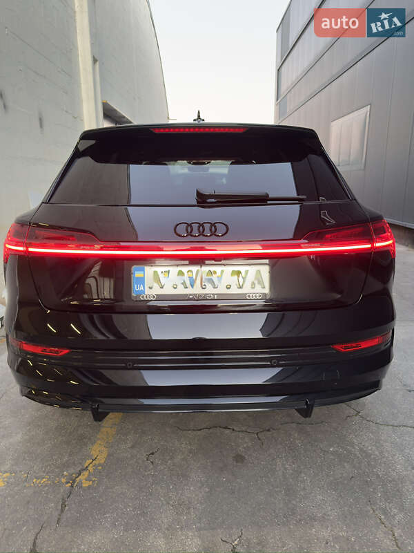 Внедорожник / Кроссовер Audi e-tron 2021 в Киеве