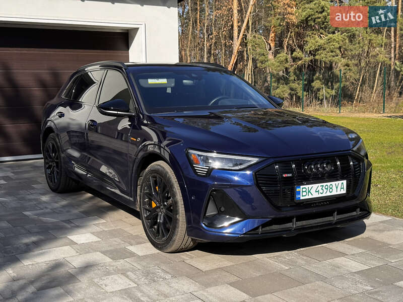 Позашляховик / Кросовер Audi e-tron 2022 в Києві