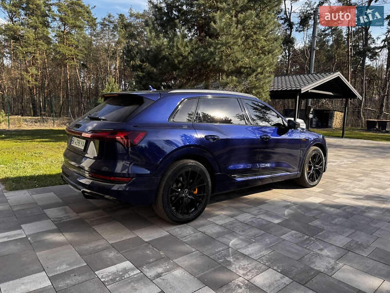 Позашляховик / Кросовер Audi e-tron 2022 в Києві