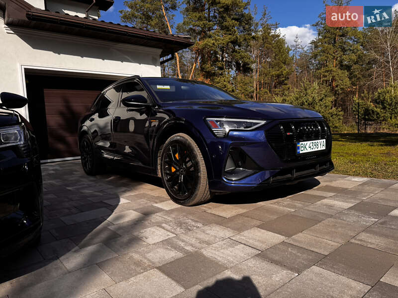 Позашляховик / Кросовер Audi e-tron 2022 в Києві