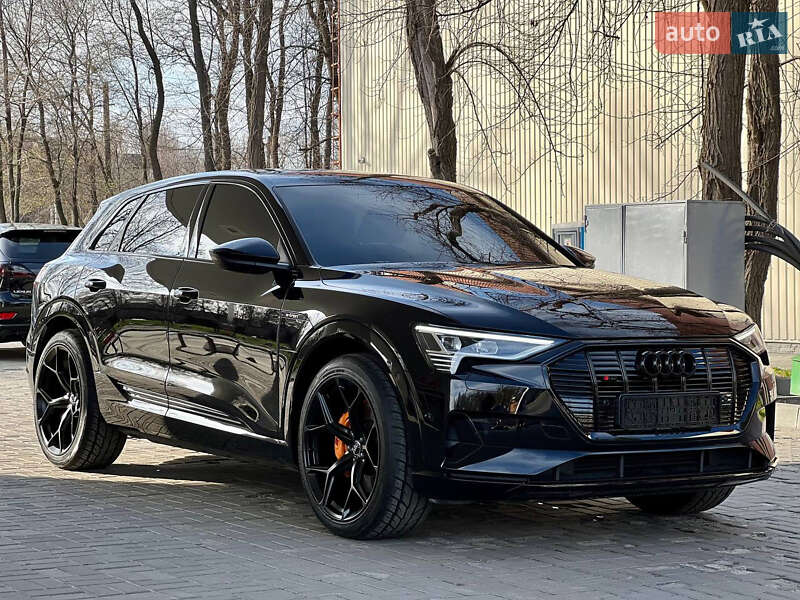 Позашляховик / Кросовер Audi e-tron 2022 в Дніпрі