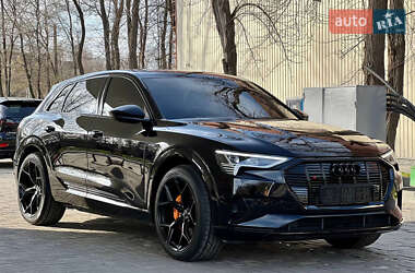 Внедорожник / Кроссовер Audi e-tron 2022 в 