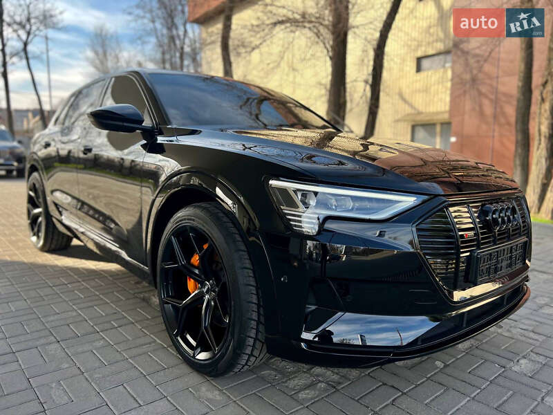 Позашляховик / Кросовер Audi e-tron 2022 в Дніпрі