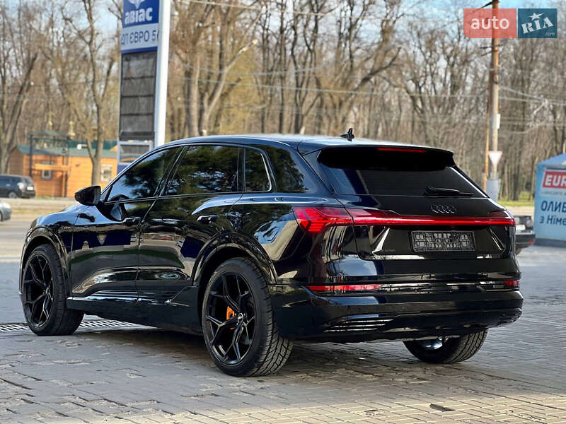 Позашляховик / Кросовер Audi e-tron 2022 в Дніпрі