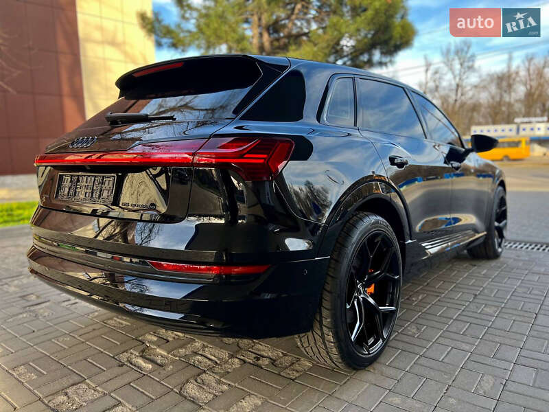 Позашляховик / Кросовер Audi e-tron 2022 в Дніпрі