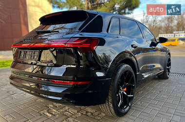 Внедорожник / Кроссовер Audi e-tron 2022 в 