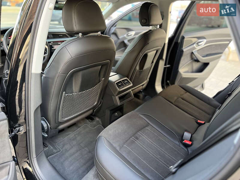 Позашляховик / Кросовер Audi e-tron 2022 в Дніпрі