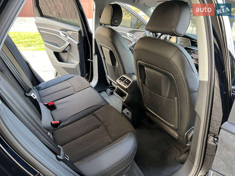 Позашляховик / Кросовер Audi e-tron 2022 в Дніпрі