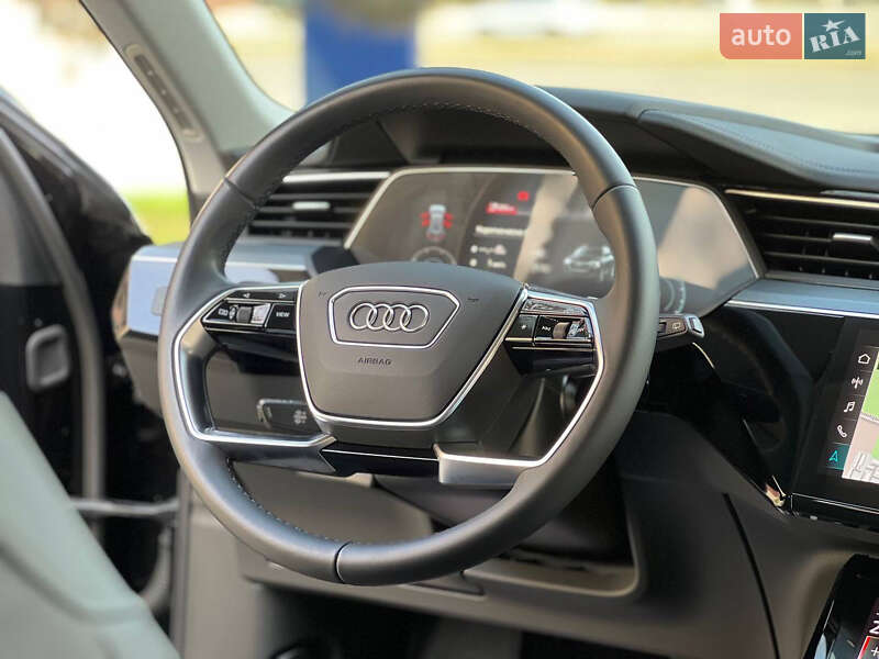 Позашляховик / Кросовер Audi e-tron 2022 в Дніпрі