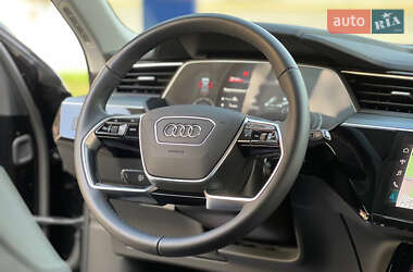 Внедорожник / Кроссовер Audi e-tron 2022 в 