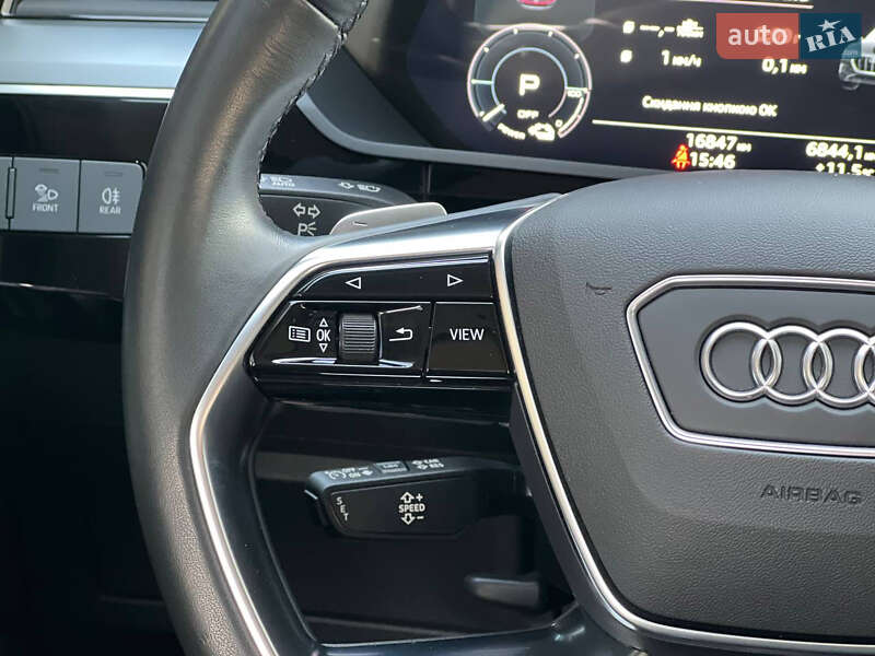 Позашляховик / Кросовер Audi e-tron 2022 в Дніпрі