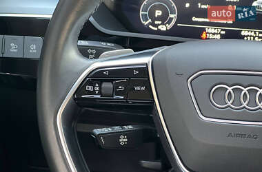 Внедорожник / Кроссовер Audi e-tron 2022 в 