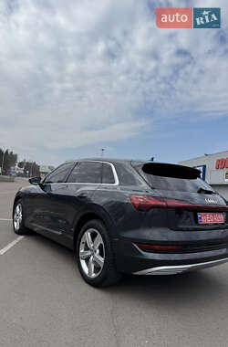 Внедорожник / Кроссовер Audi e-tron 2020 в 