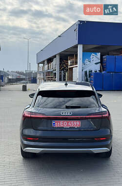Внедорожник / Кроссовер Audi e-tron 2020 в 