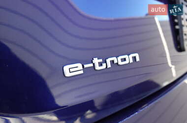 Внедорожник / Кроссовер Audi e-tron 2022 в 