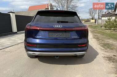 Внедорожник / Кроссовер Audi e-tron 2022 в 