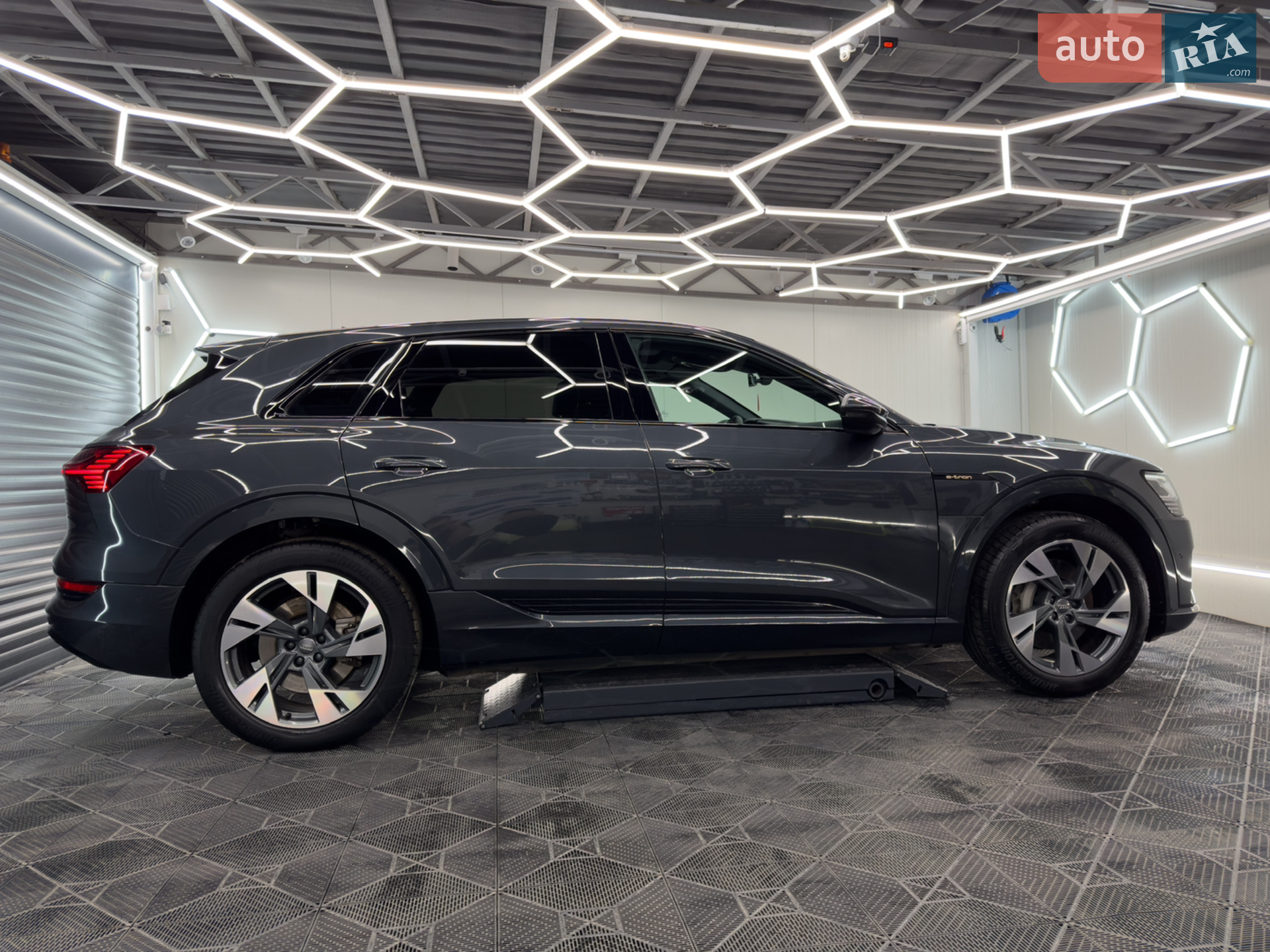 2019 Audi e-tron - мініатюра 4