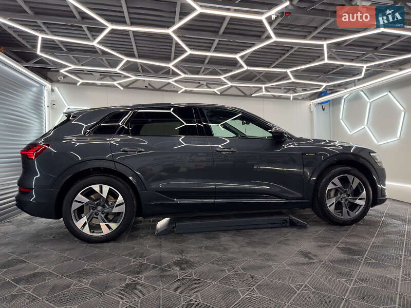 Внедорожник / Кроссовер Audi e-tron 2019 в Ужгороде