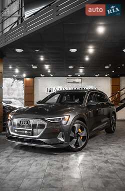 Внедорожник / Кроссовер Audi e-tron 2019 в 