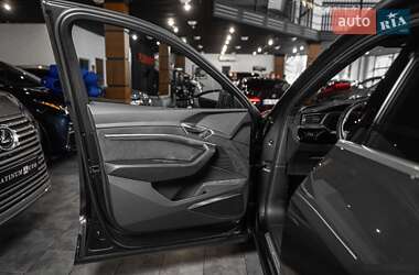 Внедорожник / Кроссовер Audi e-tron 2019 в 