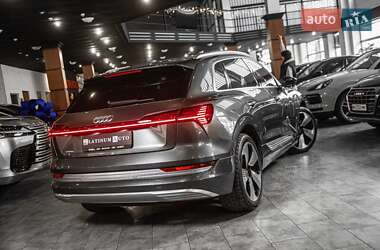 Внедорожник / Кроссовер Audi e-tron 2019 в 
