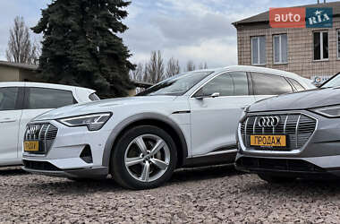 Внедорожник / Кроссовер Audi e-tron 2019 в 
