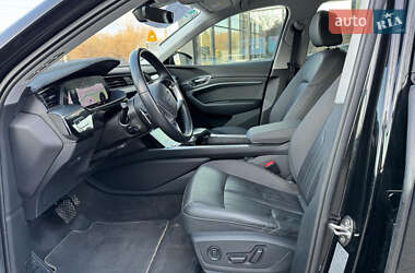 Внедорожник / Кроссовер Audi e-tron 2021 в 